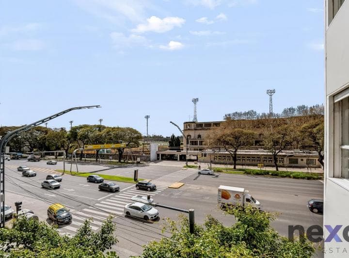 Departamento en Venta 5 Ambientes con Dependencia - Torre Sobre Libertador - 2