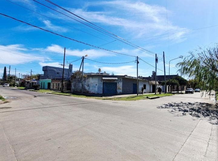 Vivienda con Local Comercial Sobre Lote Propio en Esquina Laferrere - 2