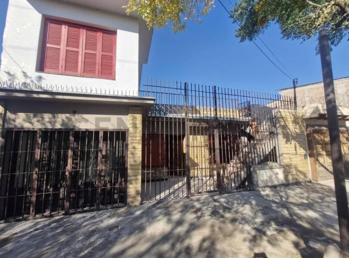 Venta Casa + Departamento Las Heras - 2