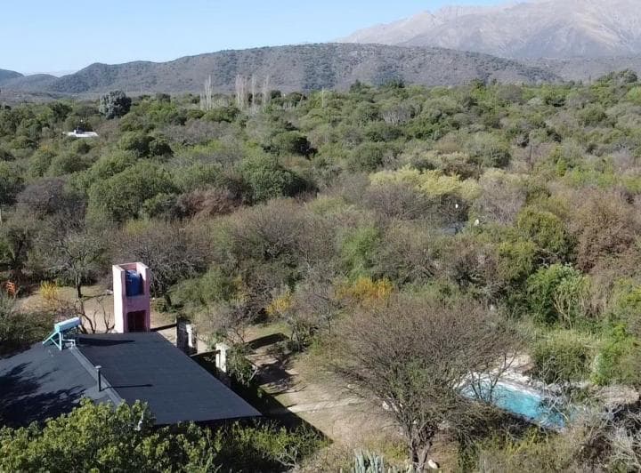En Venta Casa en Terreno 2.500 m² con Pileta, Escritura! en Las Chacras de Villa de Las Rosas, Trasl - 3