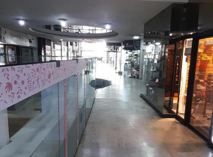 Oportunidad en Flores 2 Locales en Galería Center, Sobre Av Rivadavia (Precio por Local) - 5