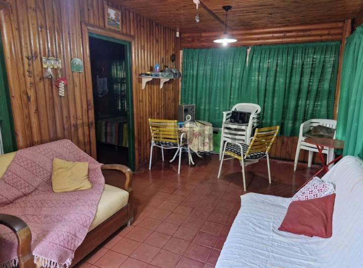 Cabaña con Pileta y Gran Parque en Venta - 4