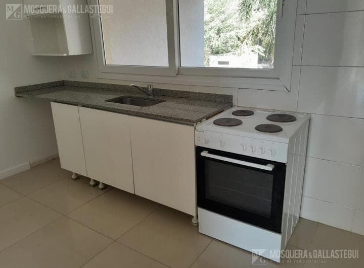 4 Ambientes en Venta. Expansion a Balcon Corrido a Laguna. 2 Cocheras - 4