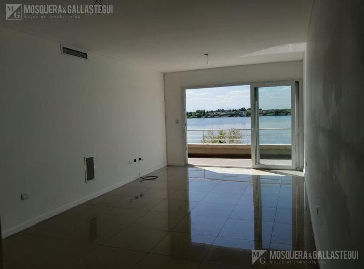 4 Ambientes en Venta. Expansion a Balcon Corrido a Laguna. 2 Cocheras - 3