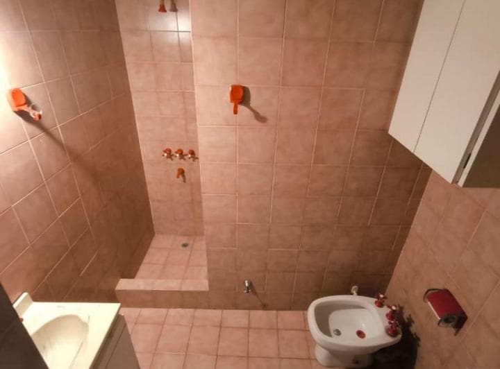 Casa de 4 Ambientes con Lote Propio, Cochera y Terraza en Liniers - 3