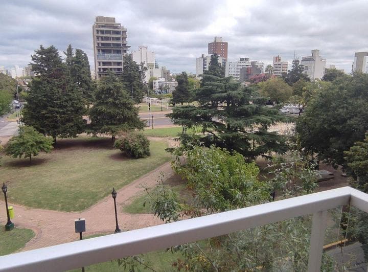 Venta Departamento 2 Dorm. Frente a Plaza Olazabal, 7 y 38. - 5