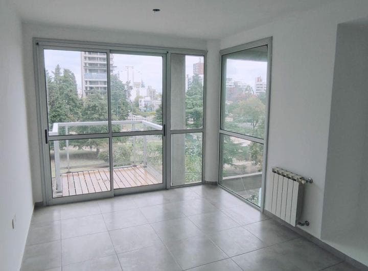 Venta Departamento 2 Dorm. Frente a Plaza Olazabal, 7 y 38. - 3