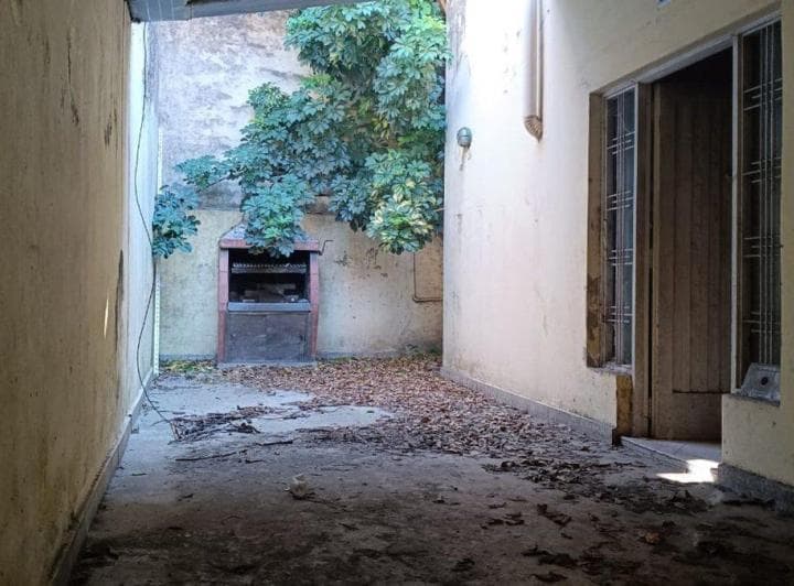 Casa 3 Amb "A Refaccionar" C/patio, Local y Garaje - 4