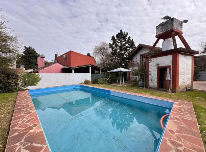 Venta de Casa Multifamiliar con Pileta en Barrio Montecarlo del Viso Pilar - 2