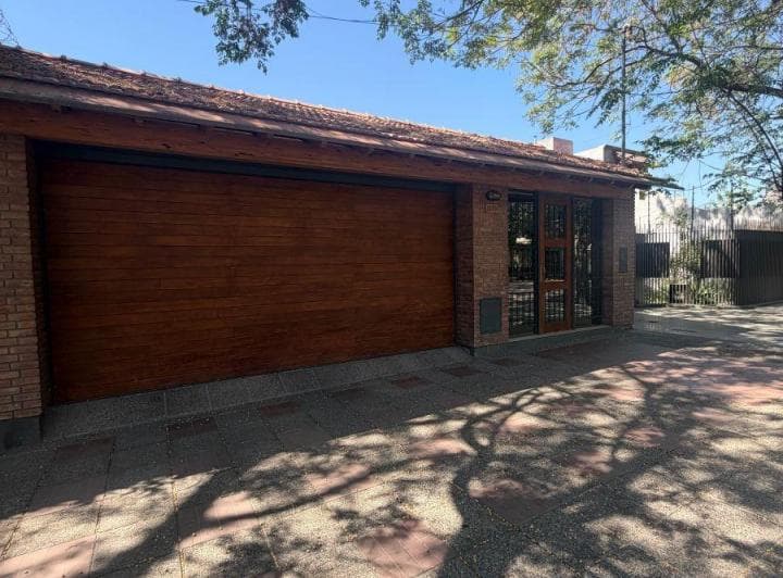 Impecable Casa Desarrollada en Planta Baja. - 2