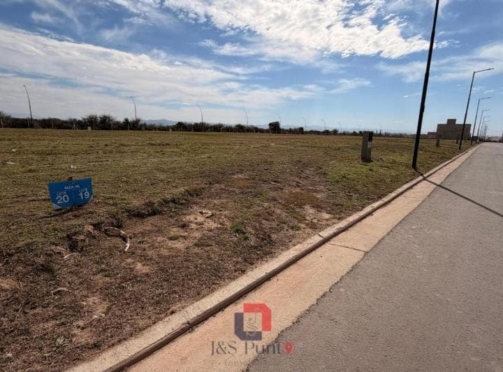 Lote en Campos de Manantiales - 2