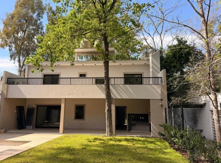 Casa en Venta Cuatro Ambientes Parque Pileta Cochera Hudson El Carmencito - 2