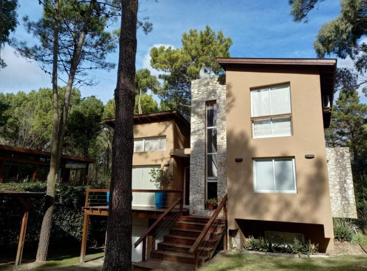 Cod 670 - Venta Usd 295.000 / 4 Hab 3 Baños Pileta Climatizada - 2