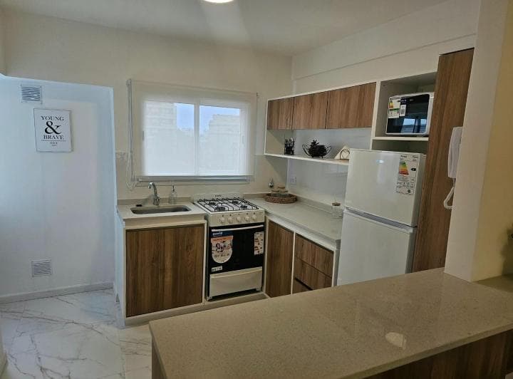 3 Ambientes Frente con Balcon en Venta Reciclado y Amoblado - 2