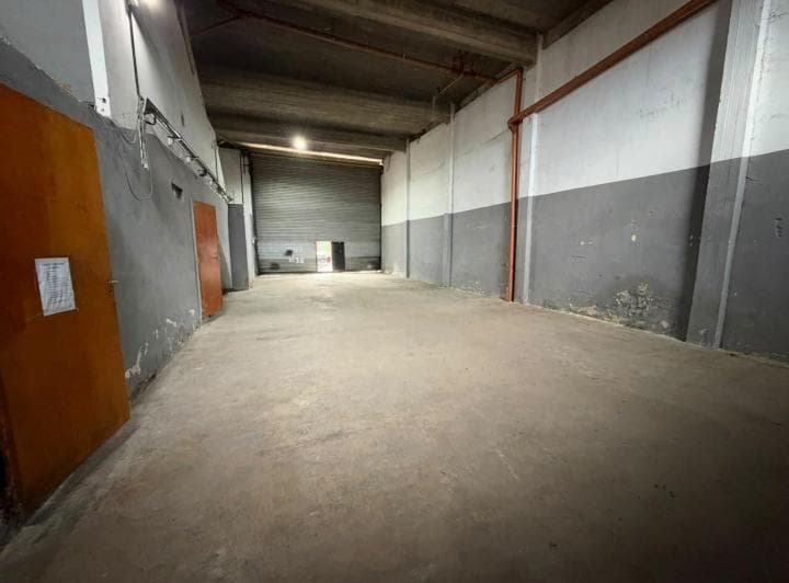 Alquiler. Galpon. Barracas. 220 m² - 2
