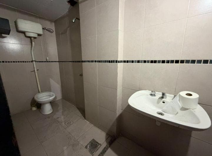 Alquiler. Galpon. Barracas. 220 m² - 5