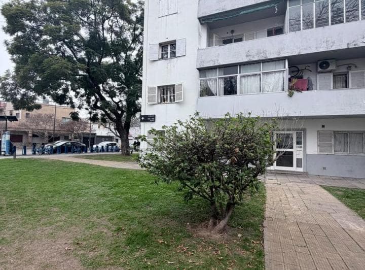 Departamento en Venta de Dos Dorm. Edificio Numero 24 - 2