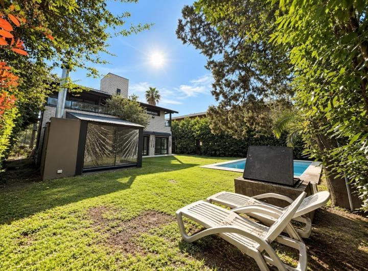 Alquiler Anual de Casa - 4 Ambientes - un Lote Central - Miraflores Country Club - 2