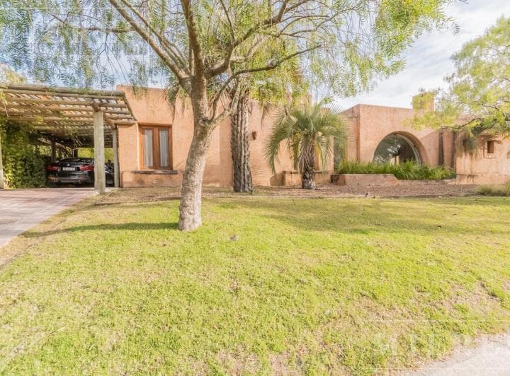 Excelente Casa a La Laguna Sobre 2 Lotes en Santa Clara, Villanueva. - 2