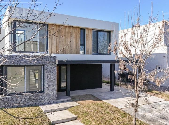 Casa a Estrenar en Venta en Los Castaños, Nordelta - 4
