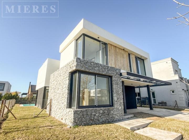 Casa a Estrenar en Venta en Los Castaños, Nordelta - 3