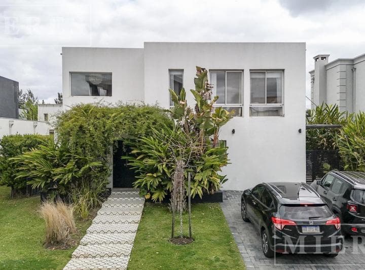 Casa en Venta Sobre Lote Interno en Las Tipas, Nordelta - 2
