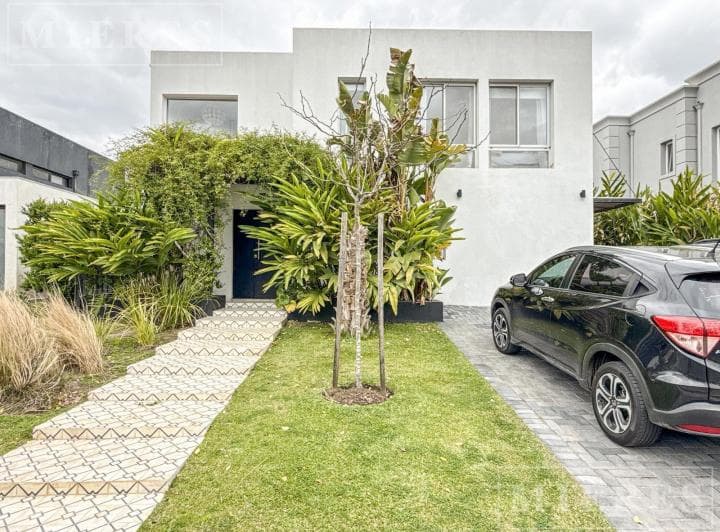 Casa en Venta Sobre Lote Interno en Las Tipas, Nordelta - 3