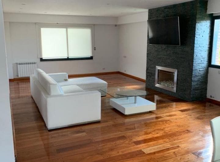*importante Chalet de 5 Amb. (4 Dorm. + Escritorio) Sobre Lote de 23 X 30 (690 M²) y 460 m² Cub - 3