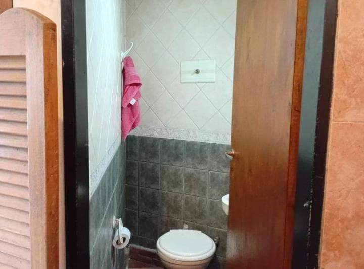 *local de 4 X 5 con Baño *excelente Ubicacion a m. de Av de Mayo y a 7 Cds. de La Estacion - 4