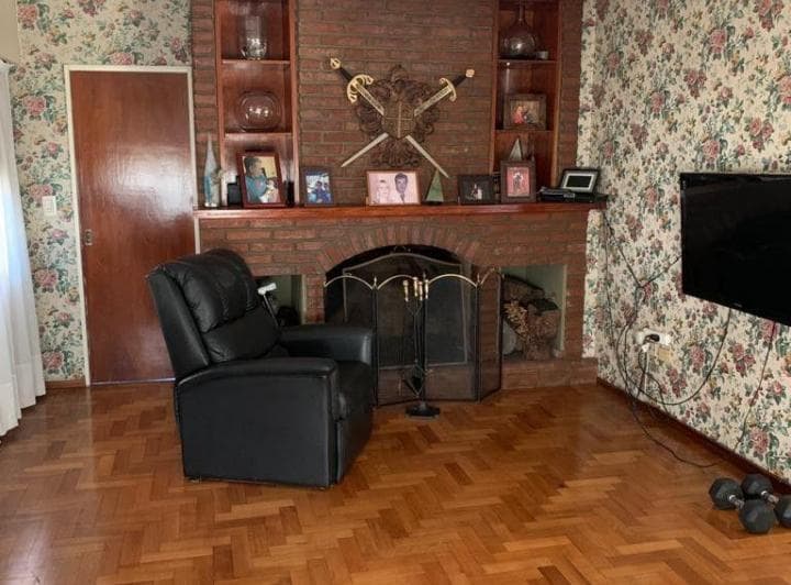 *excelente Chalet Sobre 390,74 m² de Terreno Totales *6 Amb. (4 Dorm. + Dep. Serv. + Escritorio) - 5