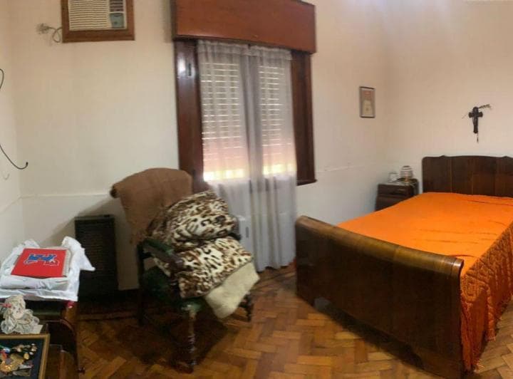 *casa de 4 Amb. en 2 Plantas *sobre 2 Lotes *a Modernizar - 4