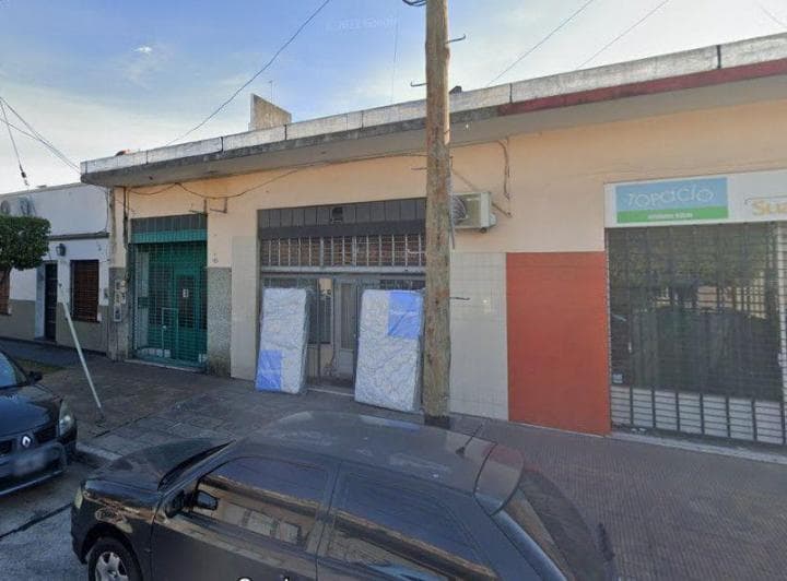 *venta Importante Inmueble Comercial *compuesto por 5 Locales *sup. Total 180 m² *lote Propio - 5