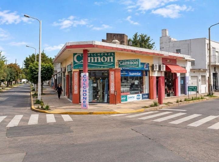 *venta Importante Inmueble Comercial *compuesto por 5 Locales *sup. Total 180 m² *lote Propio - 3