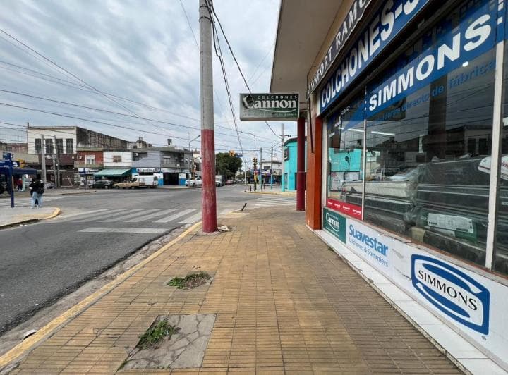 *venta Lote 12 X 15 en Esquina *compuesto por 5 Locales - 4