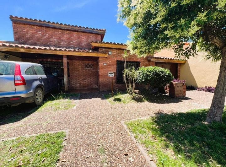 *casa de 4 Amb. C/cochera P/2 Autos, Patio y Terraza - 2