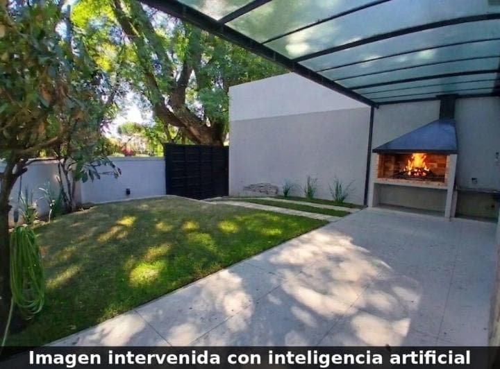 Casa en Venta - Tu Nuevo Refugio en Martínez - 3