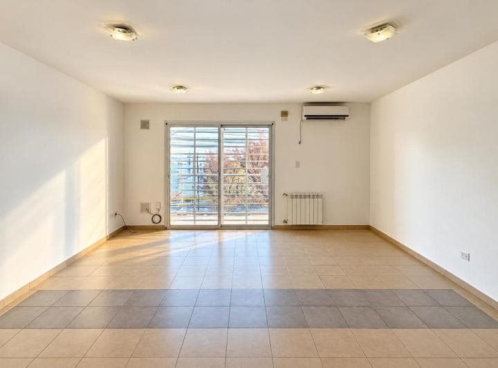 Departamento en Alquiler, 2 Dorm. + Cochera, Cipolletti Centro. - 2