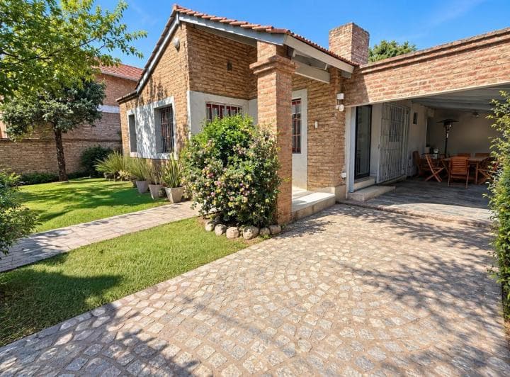 Casa en Villa Belgrano – 547 m² de Terreno, Pileta - Apto Crédito Bco. Frances - 4