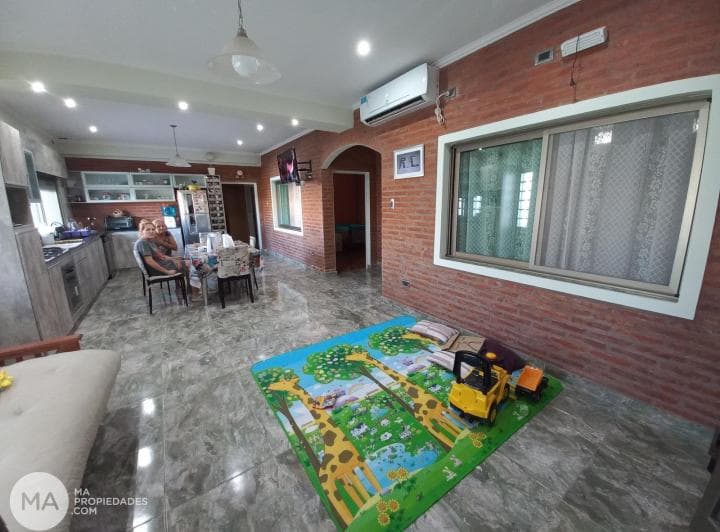 Venta | Casa Al Frente de 3 Dorm. - Río Cuarto 600 - Roldán - 3