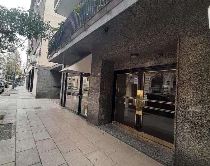 Departamento 2 Dorm., Balcon Corrido y Excelente Living, Baulera y Cochera - 2