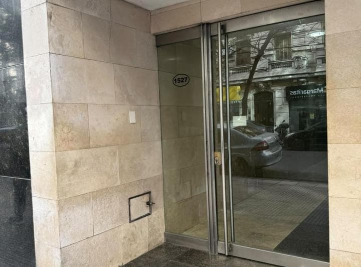 Venta Oficina Luminosa Apto Crédito en San Nicolas - 2
