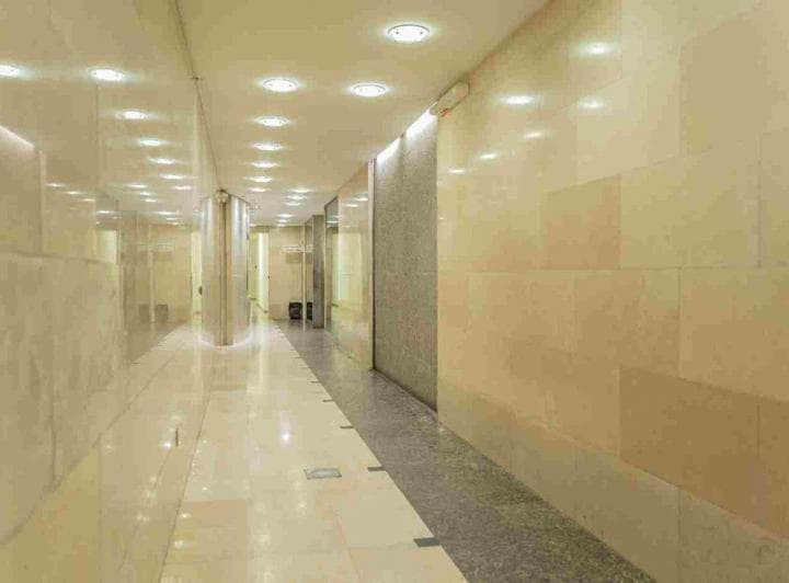 Venta Oficina Luminosa Apto Crédito en San Nicolas - 3
