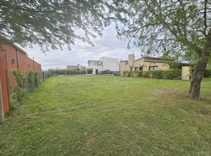 Terreno en Venta en Barrio Las Casuarinas Sobre El Bv. Principal. - 2