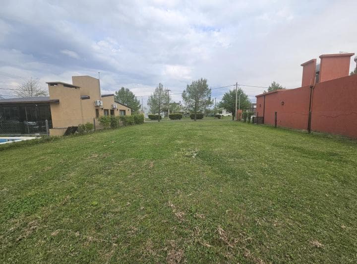 Terreno en Venta en Barrio Las Casuarinas Sobre El Bv. Principal. - 3