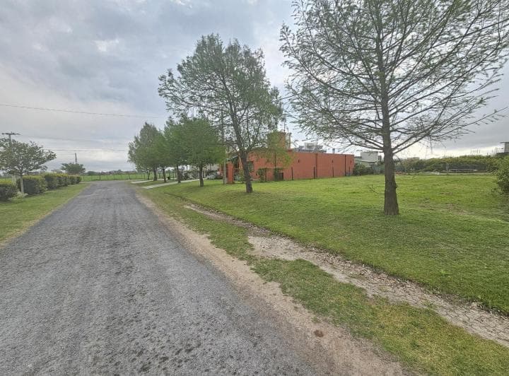 Terreno en Venta en Barrio Las Casuarinas Sobre El Bv. Principal. - 4