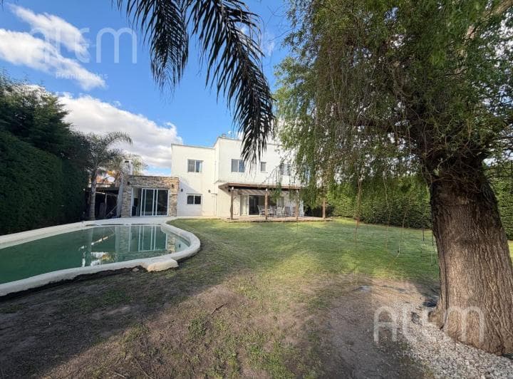 Casa en Venta y Alquiler en El Centauro, Canning - 2
