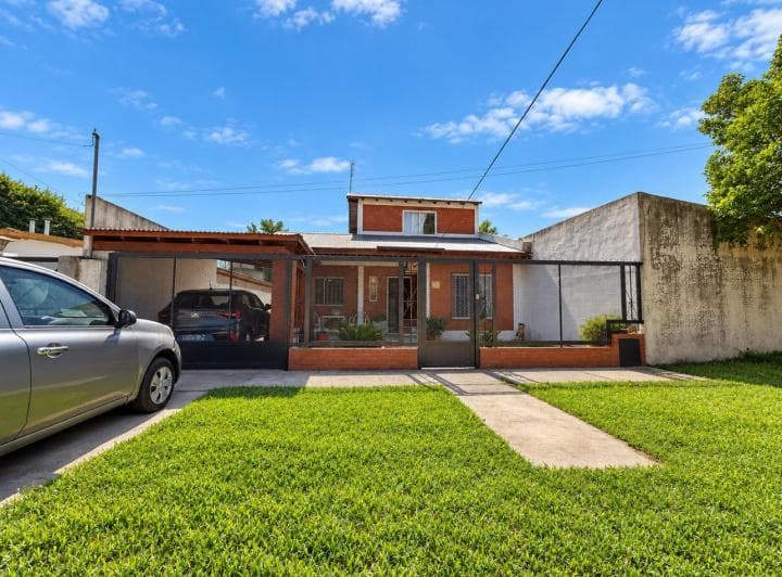 Casa 4 Ambientes con Parque, Galería y Monoambiente Anexo – La Reja - 2