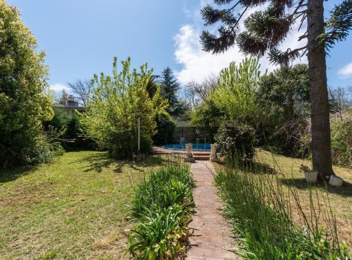 Casa en Venta con Parque y Pileta en City Bell Cuatro Dorm. Dos Baños - 4