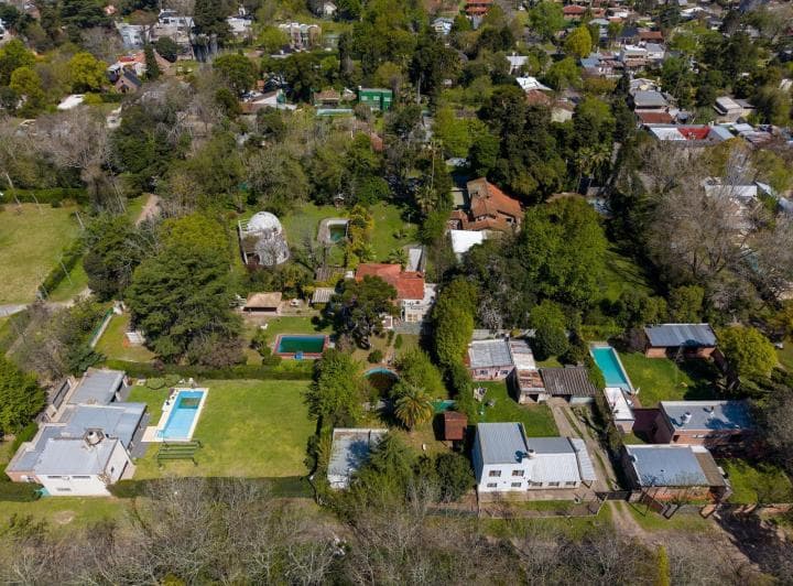 Casa en Venta con Parque y Pileta en City Bell Cuatro Dorm. Dos Baños - 3