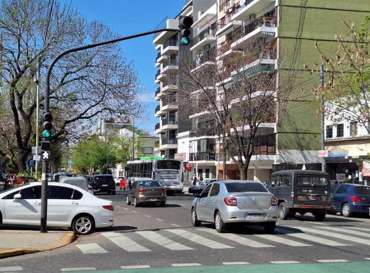 Importante Local Sobre Av Olazabal Proximo a Av Alvarez Thomas - 4